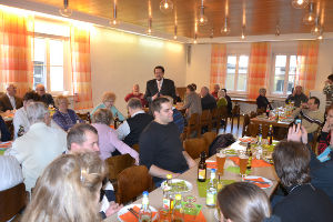 Vorsitzender eröffnet das Grühnkohlessen
