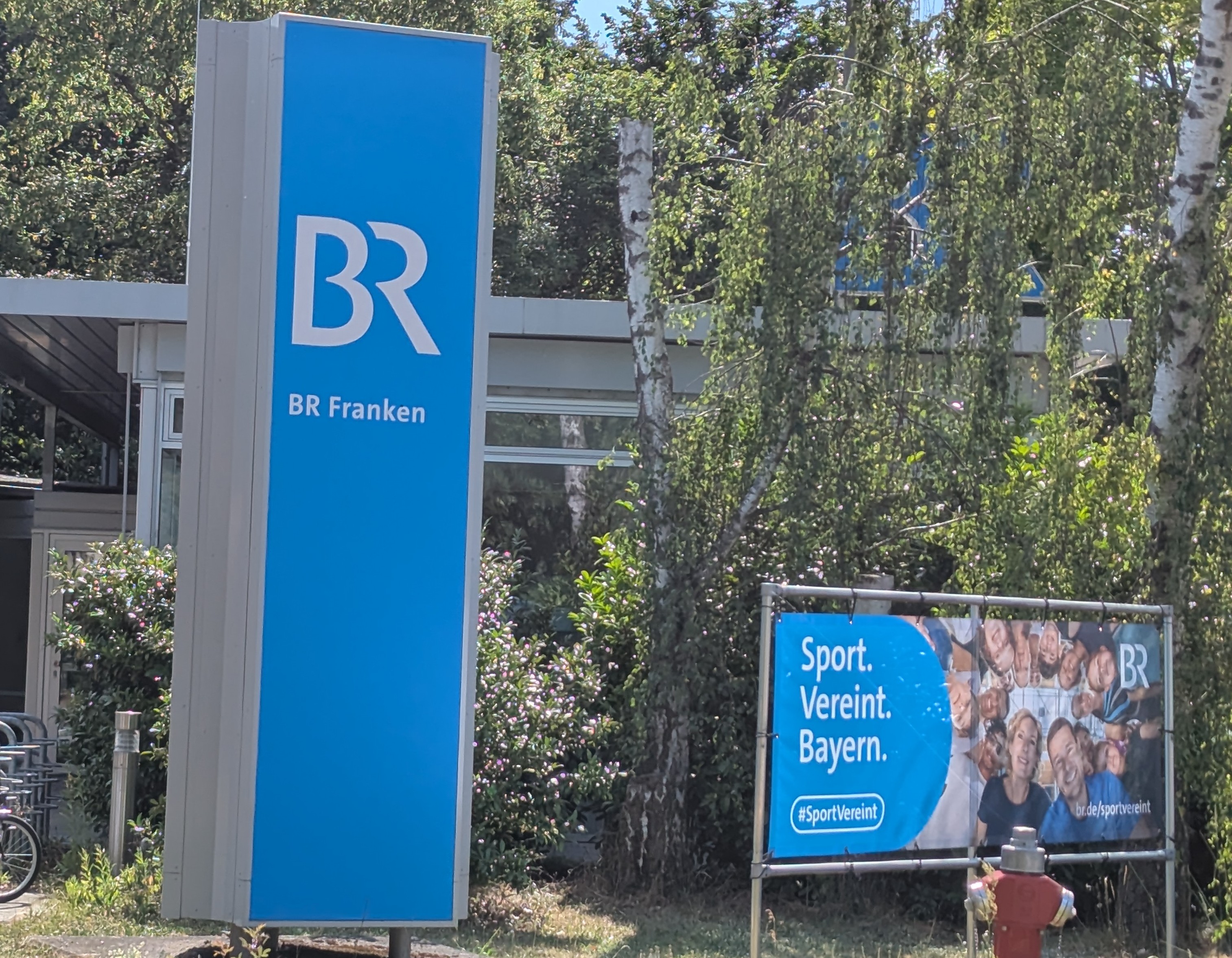 Eingang zum Studiogelände des BR Franken in der Wallensteinstrasse.